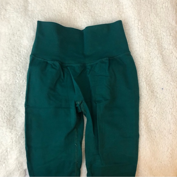 *SOLD* Dark green scrunch bum leggings - Picture 2 of 4